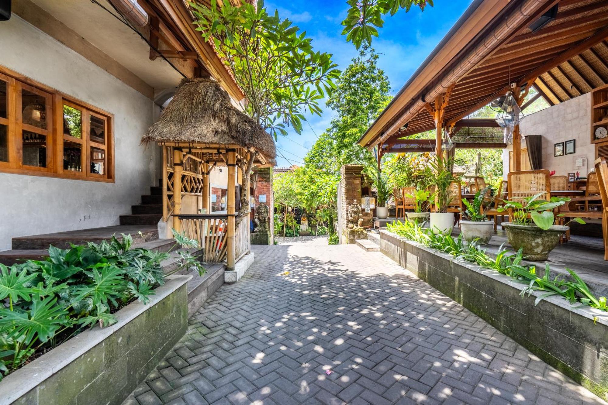 Meruhdani Boutique Hotel Ubud Экстерьер фото